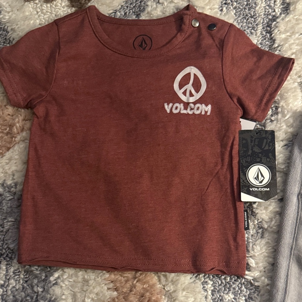 Volcom Set - Picture 3 of 9